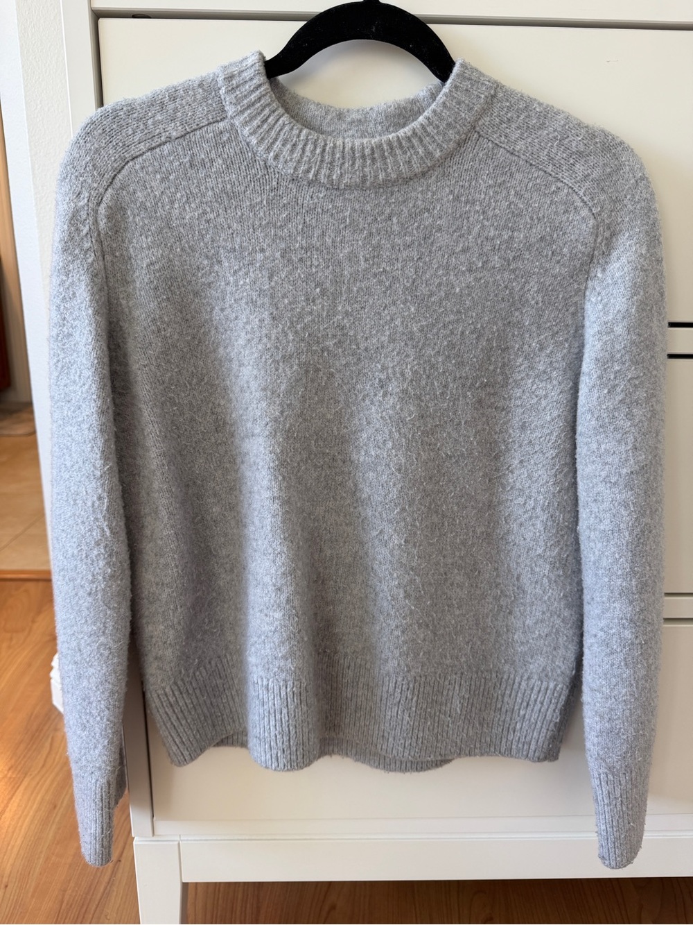 Abercrombie & Fitch Cozy Crewneck Women's Sweater in Light Gray
